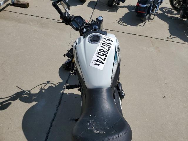 JKAENEC17NDA05864 - 2022 KAWASAKI EN650 C თეთრი ფოტო 6