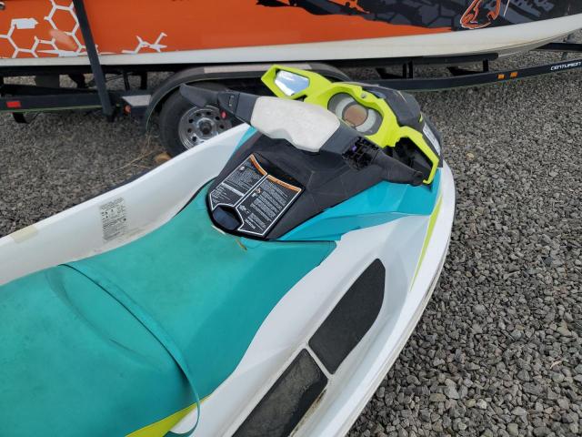 YDV46931C818 - 2018 BOMBARDIER SEADOO WHITE photo 5