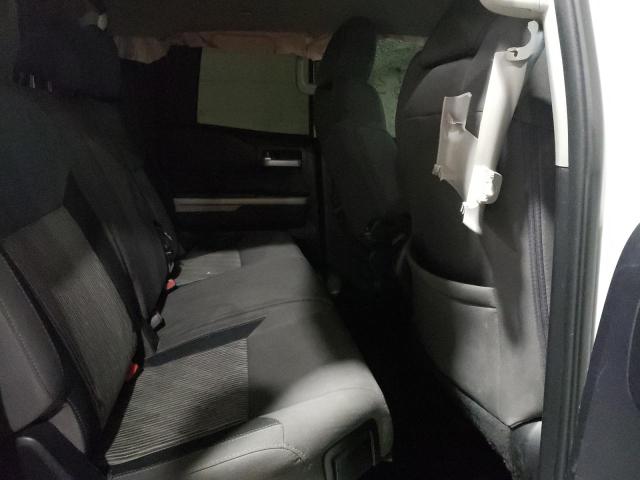 5TFUM5F19GX065689 - 2016 TOYOTA TUNDRA DOUBLE CAB SR/SR5 WHITE photo 6