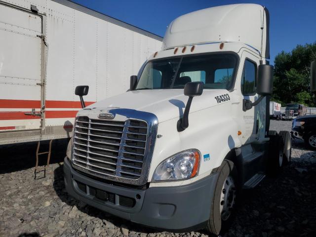 1FUGGED55FLGC1956 - 2015 FREIGHTLINER CASCADIA 1 Ақ фото 2