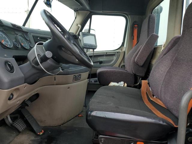 1FUGGED55FLGC1956 - 2015 FREIGHTLINER CASCADIA 1 Ақ фото 6