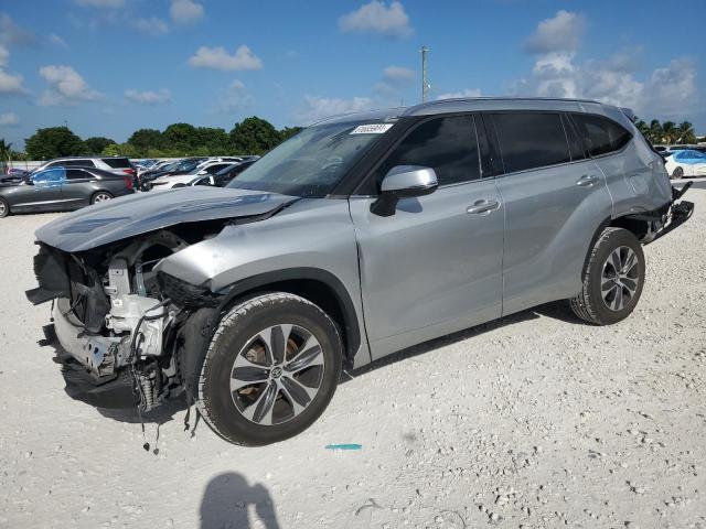 5TDHZRAH9MS035821 - 2021 TOYOTA HIGHLANDER XLE SILVER photo 1