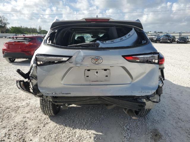 5TDHZRAH9MS035821 - 2021 TOYOTA HIGHLANDER XLE SILVER photo 6