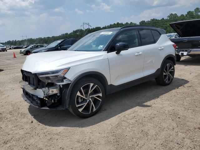 YV4AC2HMXN2643107 - 2022 VOLVO XC40 T4 R-DESIGN WHITE photo 1