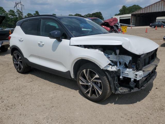 YV4AC2HMXN2643107 - 2022 VOLVO XC40 T4 R-DESIGN WHITE photo 4