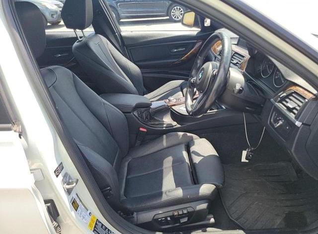 WBA3C3C5XDF982665 - 2013 BMW 320 I XDRIVE WHITE photo 5