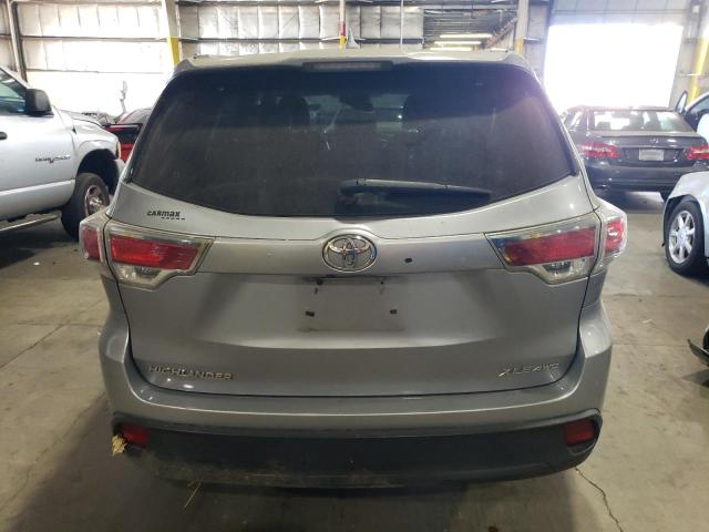 5TDJKRFHXFS155077 - 2015 TOYOTA HIGHLANDER XLE Silber Foto 6