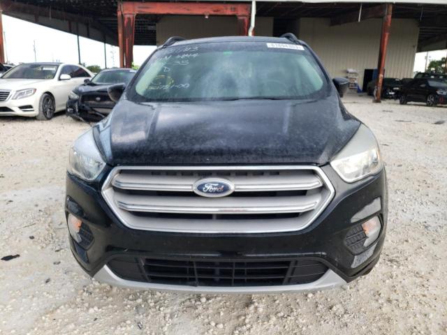 1FMCU0GD2JUC36844 - 2018 FORD ESCAPE SE შავი ფოტო 5