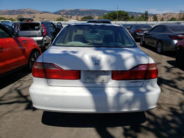 1HGCG6657YA038122 - 2000 HONDA ACCORD LX WHITE photo 6