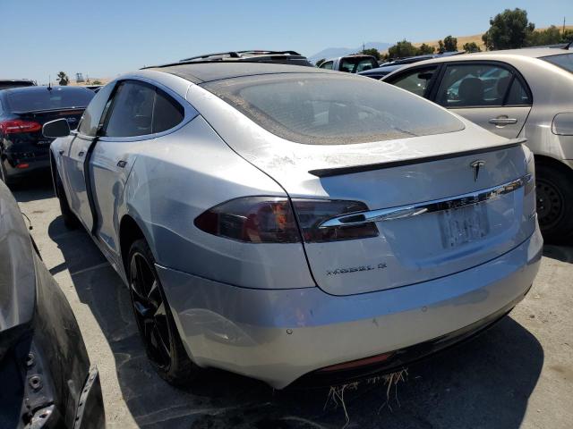 5YJSA1E43JF259513 - 2018 TESLA MODEL S ვერცხლისფერი ფოტო 2