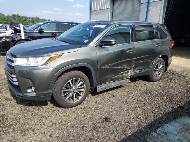 5TDJZRFHXJS875502 - 2018 TOYOTA HIGHLANDER SE GREEN photo 1