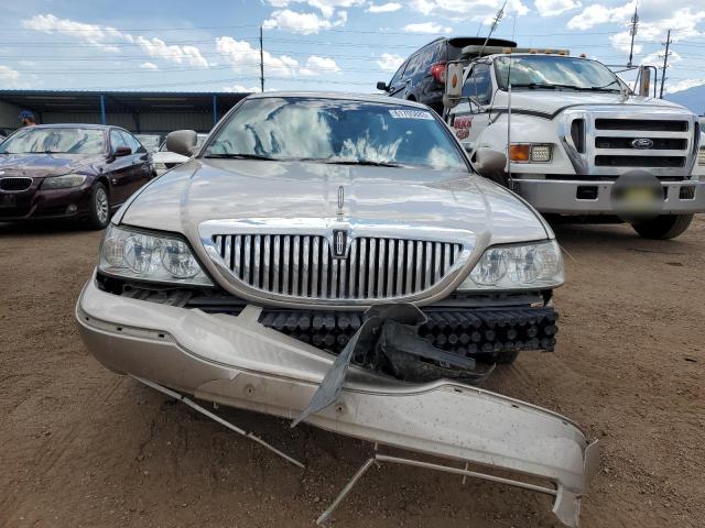 1LNHM82W53Y667543 - 2003 LINCOLN TOWN CAR SIGNATURE GOLD photo 5