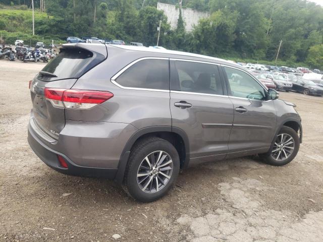 5TDJZRFH3JS538430 - 2018 TOYOTA HIGHLANDER SE GRAY photo 3