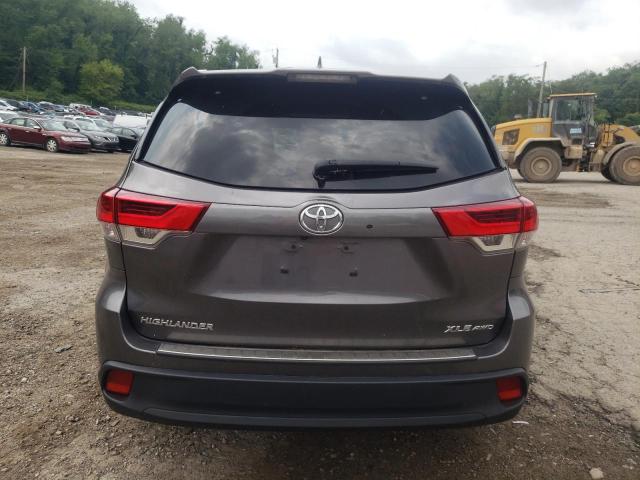 5TDJZRFH3JS538430 - 2018 TOYOTA HIGHLANDER SE GRAY photo 6