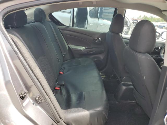 3N1CN7AP4JL832032 - 2018 NISSAN VERSA S ნაცრისფერი ფოტო 10