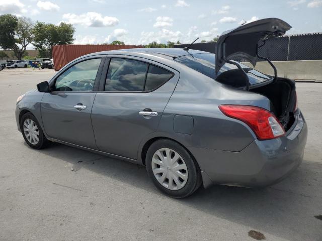 3N1CN7AP4JL832032 - 2018 NISSAN VERSA S ნაცრისფერი ფოტო 2