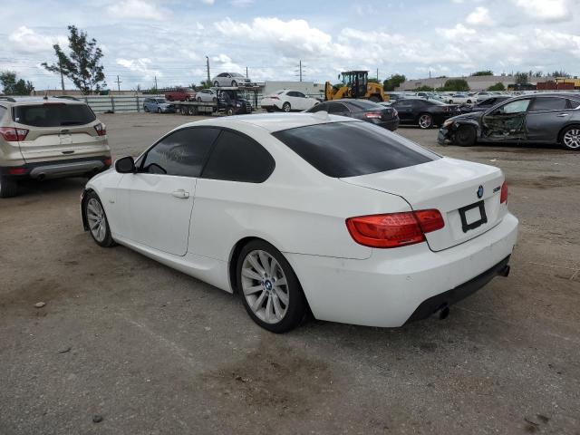 WBAKG7C55DJ438210 - 2013 BMW 335 I WHITE photo 2