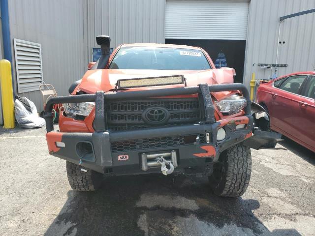 5TFSZ5AN2HX054893 - 2017 TOYOTA TACOMA ACCESS CAB ნარინჯისფერი ფოტო 5