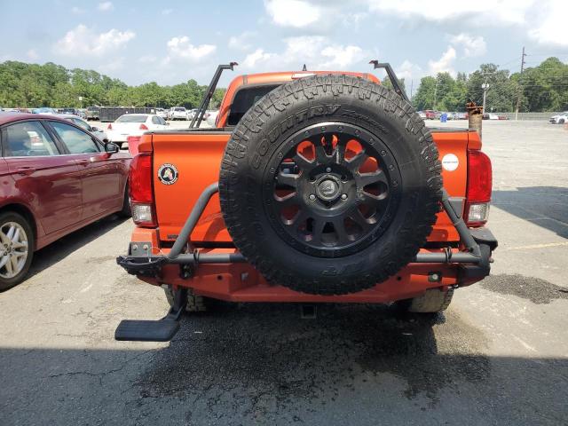 5TFSZ5AN2HX054893 - 2017 TOYOTA TACOMA ACCESS CAB ნარინჯისფერი ფოტო 6