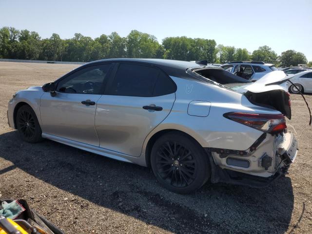 4T1T11AK7MU448438 - 2021 TOYOTA CAMRY SE SILVER photo 2