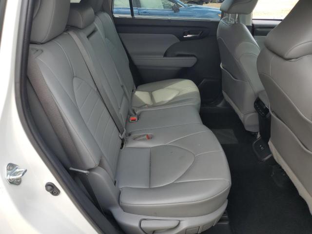 5TDGZRAHXMS524899 - 2021 TOYOTA HIGHLANDER XLE WHITE photo 11