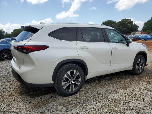 5TDGZRAHXMS524899 - 2021 TOYOTA HIGHLANDER XLE WHITE photo 3