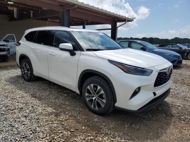 5TDGZRAHXMS524899 - 2021 TOYOTA HIGHLANDER XLE WHITE photo 4