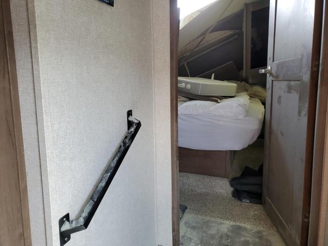 4YDF32B20K2507593 - 2019 KEYSTONE SPRINTER BEIGE photo 5