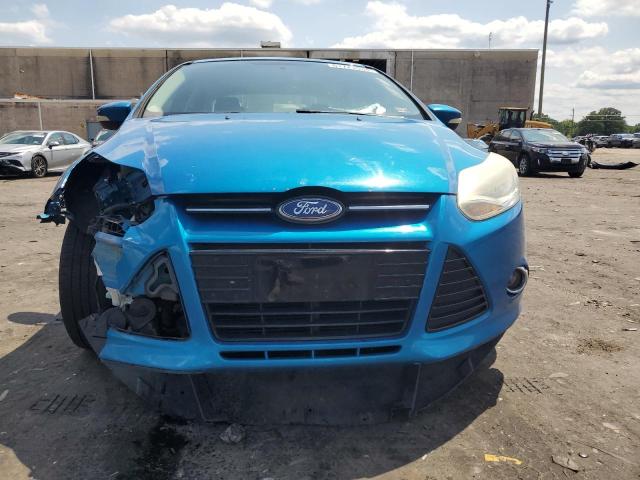 1FAHP3H27CL102068 - 2012 FORD FOCUS SEL BLUE photo 5