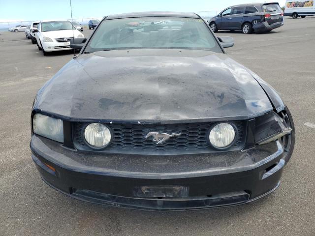 1ZVFT82H165134415 - 2006 FORD MUSTANG GT BLACK photo 5