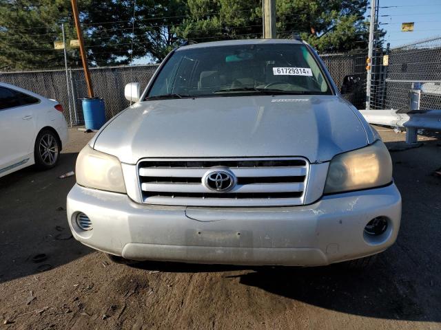 JTEEP21AX40019189 - 2004 TOYOTA HIGHLANDER SILVER photo 5