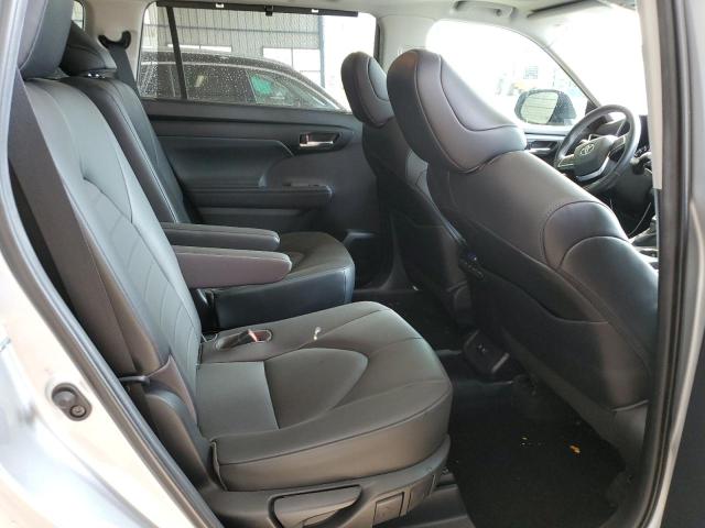 5TDGZRBH6LS514111 - 2020 TOYOTA HIGHLANDER XLE Argent photo 11