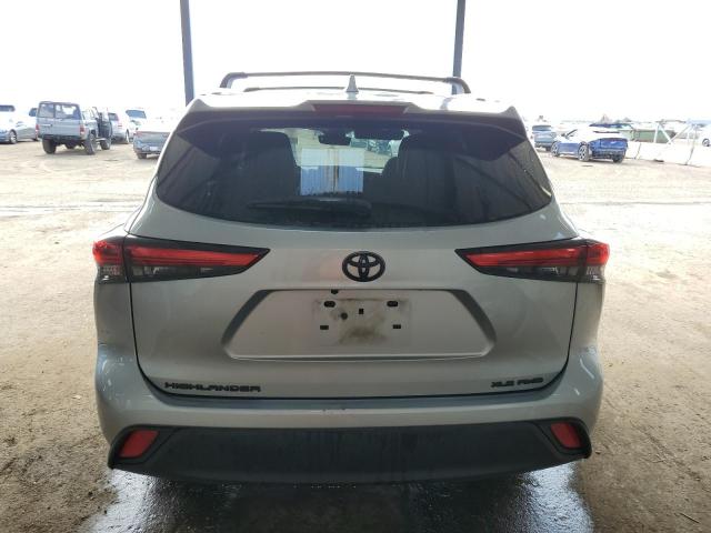 5TDGZRBH6LS514111 - 2020 TOYOTA HIGHLANDER XLE Argent photo 6