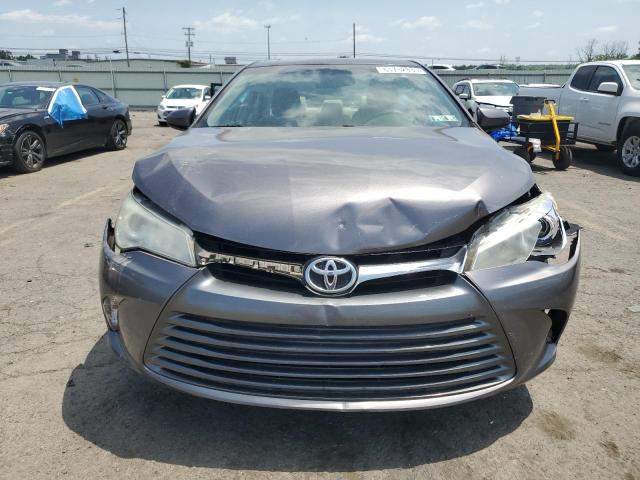 4T4BF1FK0GR517826 - 2016 TOYOTA CAMRY LE ნაცრისფერი ფოტო 5