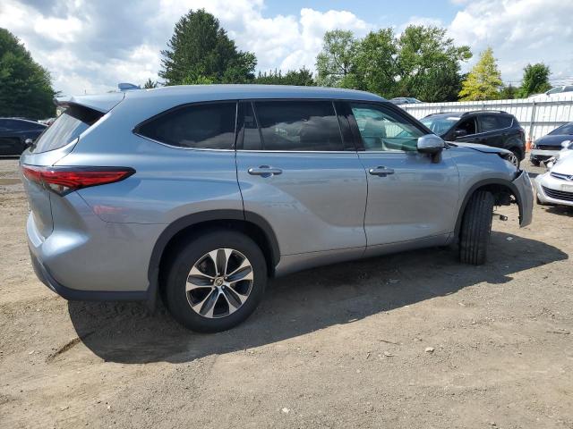 5TDGZRBH1NS172196 - 2022 TOYOTA HIGHLANDER XLE BLUE photo 3