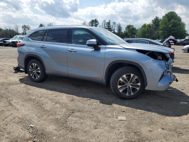 5TDGZRBH1NS172196 - 2022 TOYOTA HIGHLANDER XLE BLUE photo 4