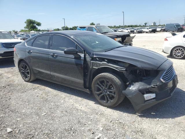 3FA6P0HD7LR249581 - 2020 FORD FUSION SE BLACK photo 4