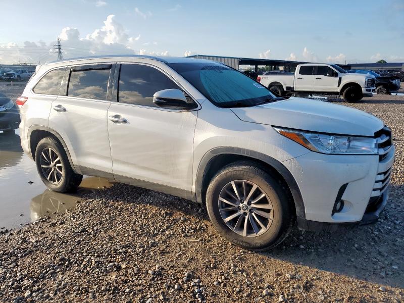 5TDKZRFH6KS557561 - 2019 TOYOTA HIGHLANDER SE თეთრი ფოტო 4