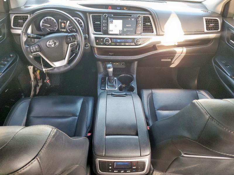 5TDKZRFH6KS557561 - 2019 TOYOTA HIGHLANDER SE თეთრი ფოტო 8