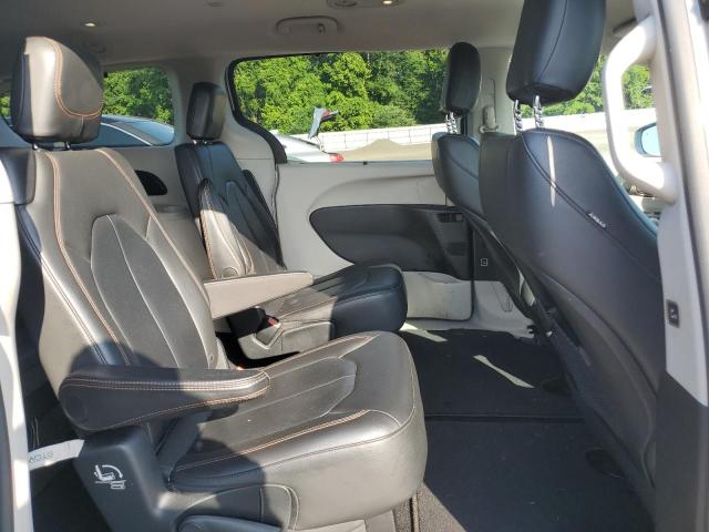 2C4RC1BG1HR565938 - 2017 CHRYSLER PACIFICA TOURING L SILVER photo 11