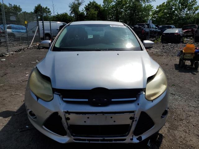 1FAHP3H24CL366980 - 2012 FORD FOCUS SEL SILVER photo 5