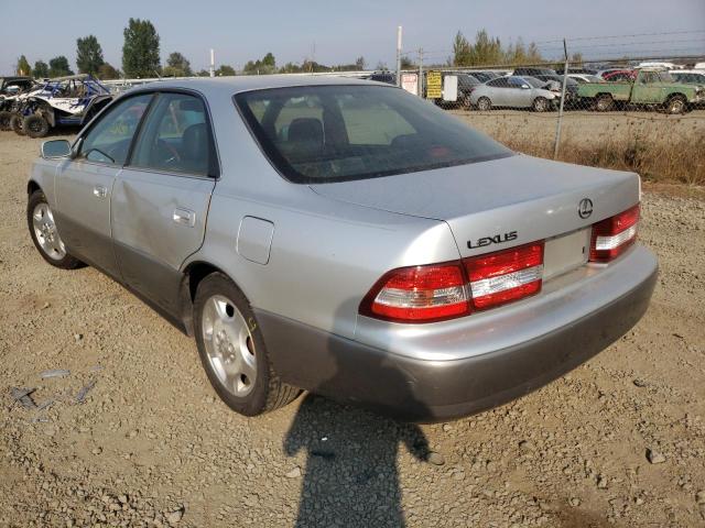 JT8BF28G5Y0277208 - 2000 LEXUS ES 300 SILVER photo 3