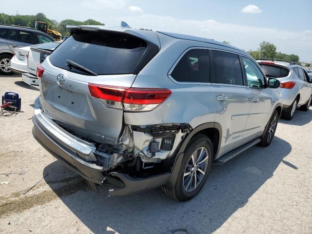 5TDJZRFH5JS548389 - 2018 TOYOTA HIGHLANDER SE SILVER photo 3