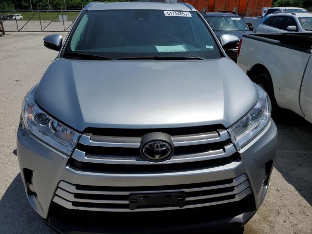 5TDJZRFH5JS548389 - 2018 TOYOTA HIGHLANDER SE SILVER photo 5