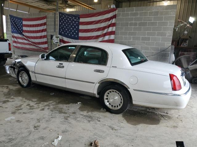 1LNHM81W8YY811479 - 2000 LINCOLN TOWN CAR EXECUTIVE WHITE photo 2