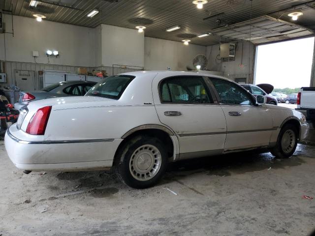 1LNHM81W8YY811479 - 2000 LINCOLN TOWN CAR EXECUTIVE WHITE photo 3