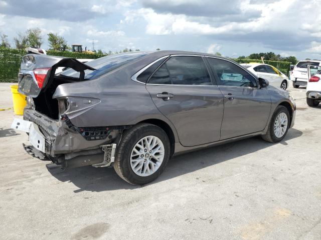 4T1BF1FKXGU581687 - 2016 TOYOTA CAMRY LE GRAY photo 3