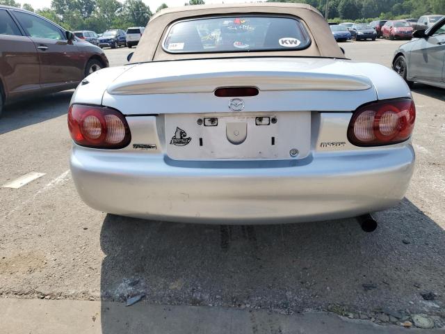 JM1NB353610208325 - 2001 MAZDA MX-5 MIATA BASE SILVER photo 6