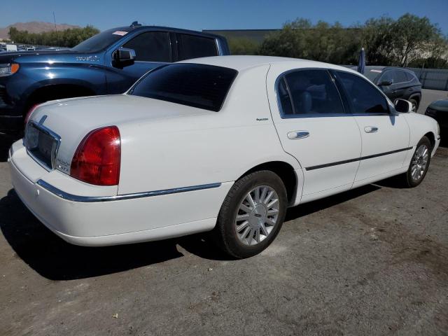 1LNHM81WX4Y677231 - 2004 LINCOLN TOWN CAR EXECUTIVE WHITE photo 3