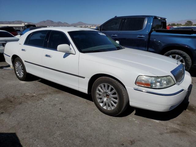 1LNHM81WX4Y677231 - 2004 LINCOLN TOWN CAR EXECUTIVE WHITE photo 4